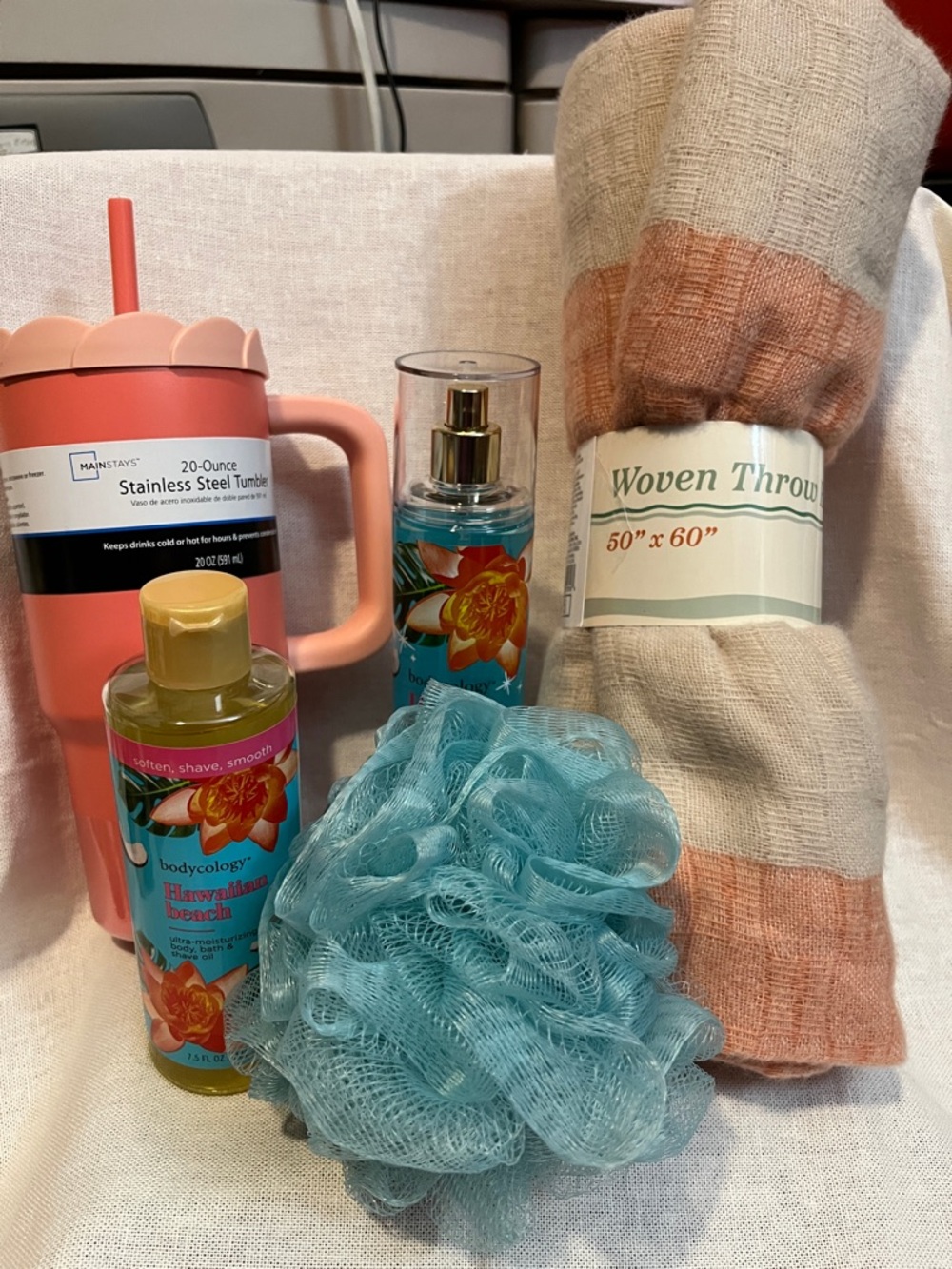 Bodycology’s Hawaiian Breeze Bath Bundle with Tumbler and Accessories
